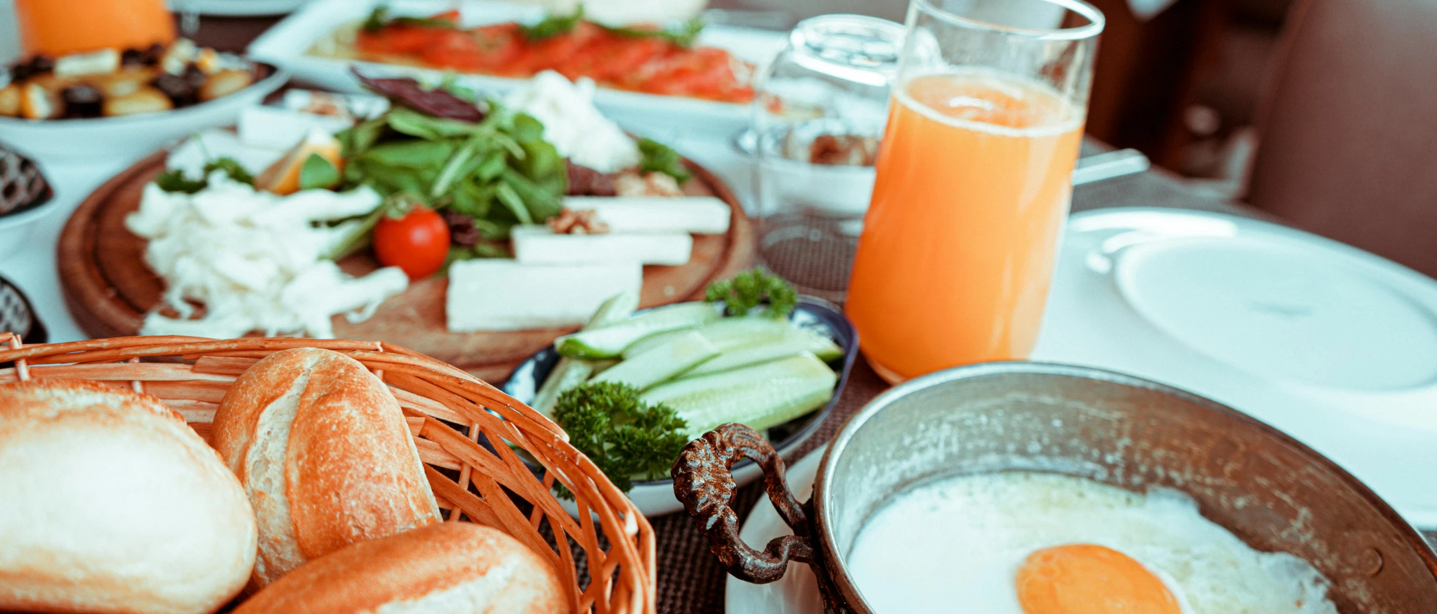 Gdzie wybrać się na brunch w Dubaju: Kulturalne i kulinarne doświadczenie